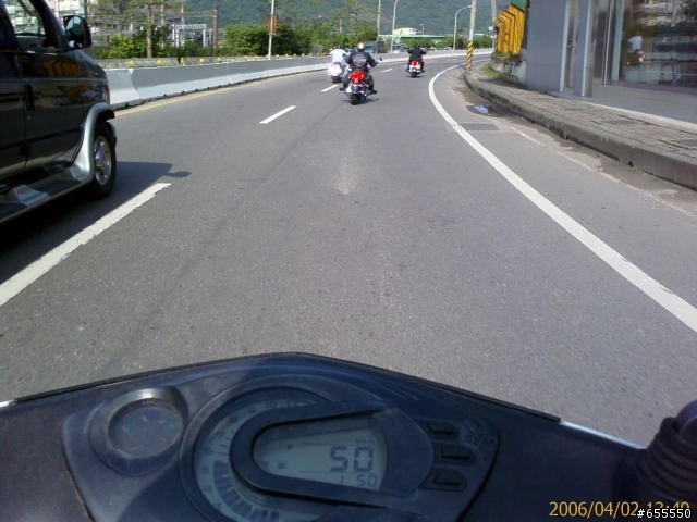 WoW   往基隆的路上無意間拍到的帥車....