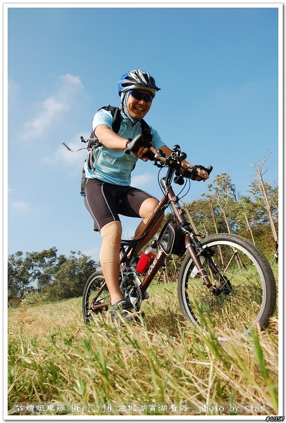 [分享] 01竹蜻蜓晨騎新紀錄78人-新竹的經典路線17公里海岸線與青青草原
