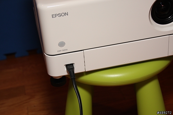 可以180度旋轉的"很簡單"投影機－EPSON EMP-TWD10 開箱文