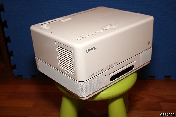 可以180度旋轉的"很簡單"投影機－EPSON EMP-TWD10 開箱文
