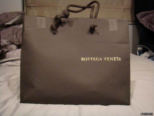 [開箱文]ＢｏｔｔｅｇａＶｅｎｅｔａ新一季的編織小羊皮手機吊飾