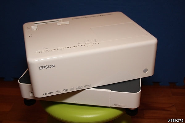 可以180度旋轉的"很簡單"投影機－EPSON EMP-TWD10 開箱文