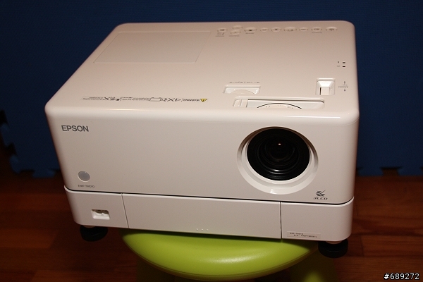 可以180度旋轉的"很簡單"投影機－EPSON EMP-TWD10 開箱文