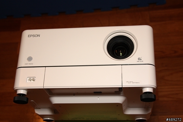 可以180度旋轉的"很簡單"投影機－EPSON EMP-TWD10 開箱文