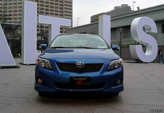 [分享]十代All New Corolla ALTIS  Z版(在藝樹光廊拍的)圖多