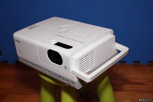 可以天花板投影的"很簡單"投影機－EPSON EMP-DM1 開箱文
