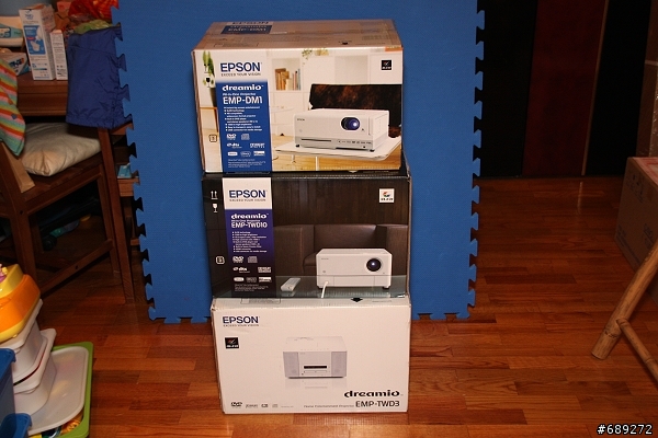可以180度旋轉的"很簡單"投影機－EPSON EMP-TWD10 開箱文