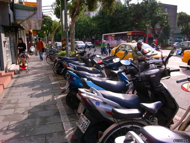 GRD2 (顏色不飽和 是我不會拍 還是它有問題?)