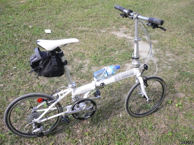 [分享]我家的小白豬與小黑皮 - Dahon 亮光白 Speed D7(改D18) & 消光黑 Speed P8