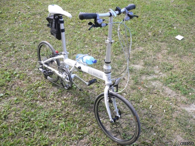 [分享]我家的小白豬與小黑皮 - Dahon 亮光白 Speed D7(改D18) & 消光黑 Speed P8