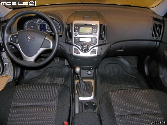 Hyundai i30 月光藍，香檳金，鋼鐵灰 你喜歡哪一個呢？(訂下鋼鐵灰了，謝謝大家的投票）