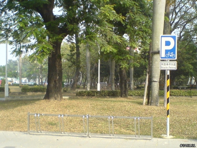 哪裡還有這種自行車道阿？