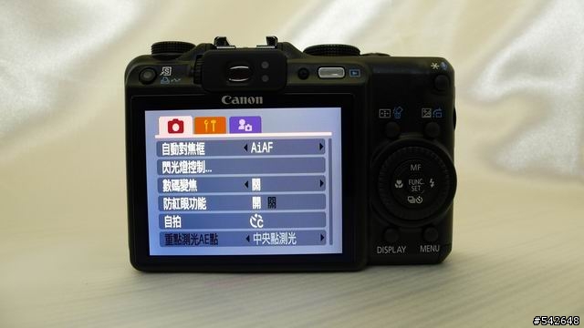 第一次開箱：妹妹的G9....外觀一切都很好。但鏡頭內......