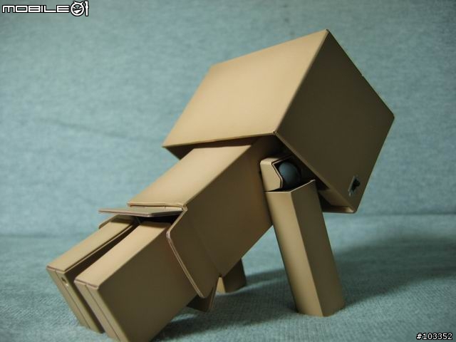 [分享]以金錢作為能源的紙箱機器人-阿楞
