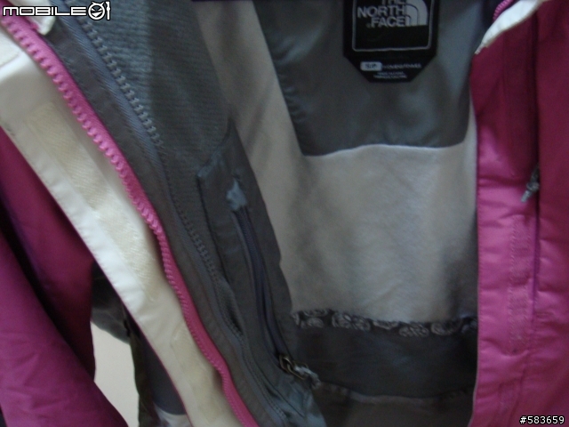 粉嫩嫩的NORTH FACE~~