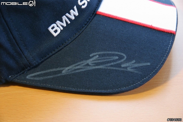 ［分享］BMW Sauber F1 車手 Nick Heidfeld and Robert Kubica 親筆簽名帽