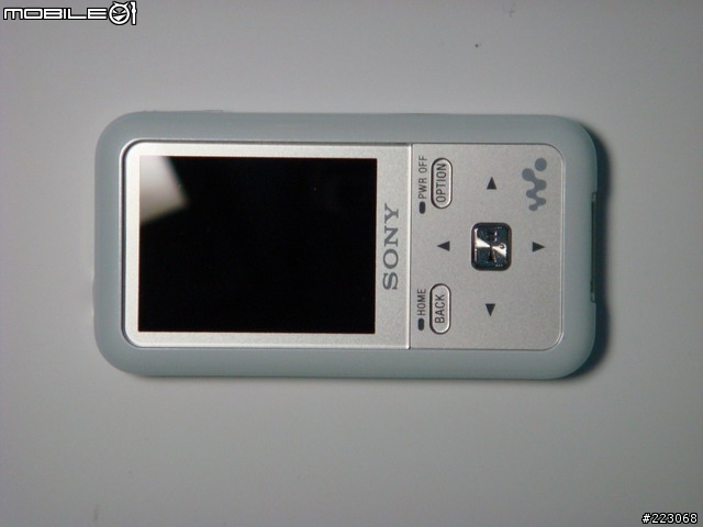 [半開箱]白色的SONY S618F