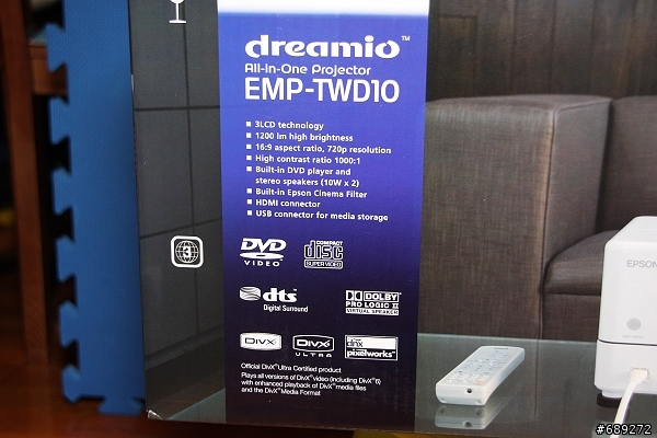 可以180度旋轉的"很簡單"投影機－EPSON EMP-TWD10 開箱文
