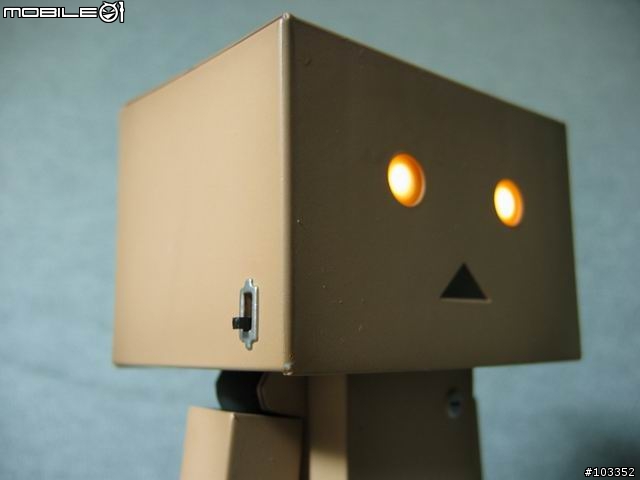 [分享]以金錢作為能源的紙箱機器人-阿楞