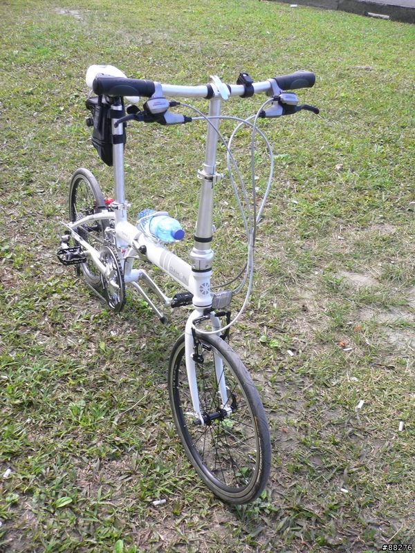 [分享]我家的小白豬與小黑皮 - Dahon 亮光白 Speed D7(改D18) & 消光黑 Speed P8