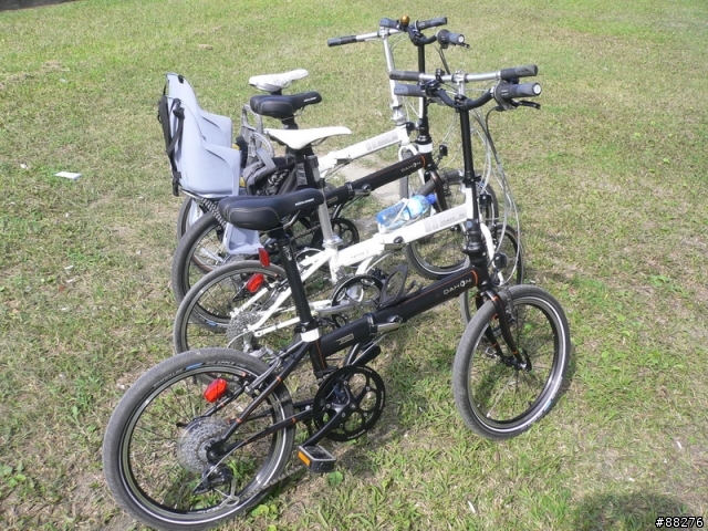 [分享]我家的小白豬與小黑皮 - Dahon 亮光白 Speed D7(改D18) & 消光黑 Speed P8