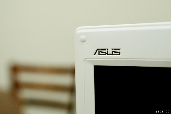 白色魅力 ASUS F8P 入手啦!!!