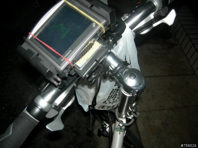 萬用PDA、GPS單車架於t3 by tomtomone~~新增實地測試....還是會跳車~請服用橡皮筋