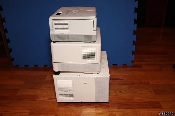 可以180度旋轉的"很簡單"投影機－EPSON EMP-TWD10 開箱文