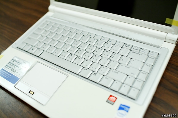 白色魅力 ASUS F8P 入手啦!!!