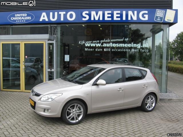 Hyundai i30 月光藍，香檳金，鋼鐵灰 你喜歡哪一個呢？(訂下鋼鐵灰了，謝謝大家的投票）