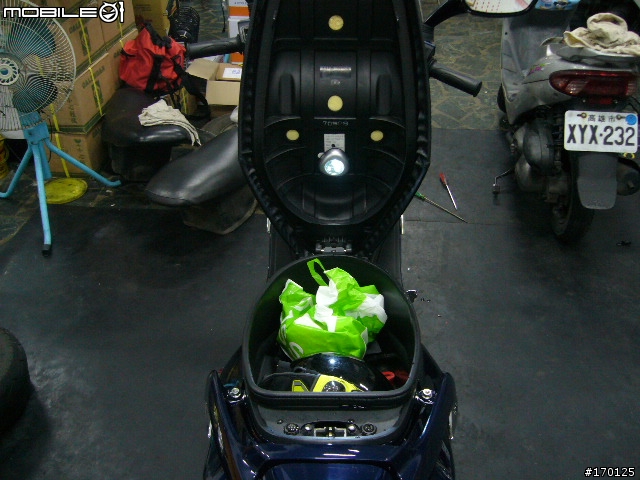 窮人分享番外篇~超簡單實用DIY車廂燈   (猴子都會裝)