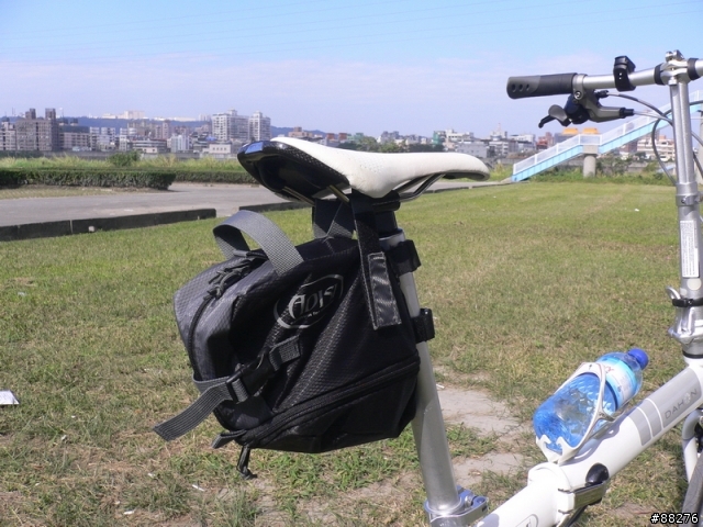 [分享]我家的小白豬與小黑皮 - Dahon 亮光白 Speed D7(改D18) & 消光黑 Speed P8