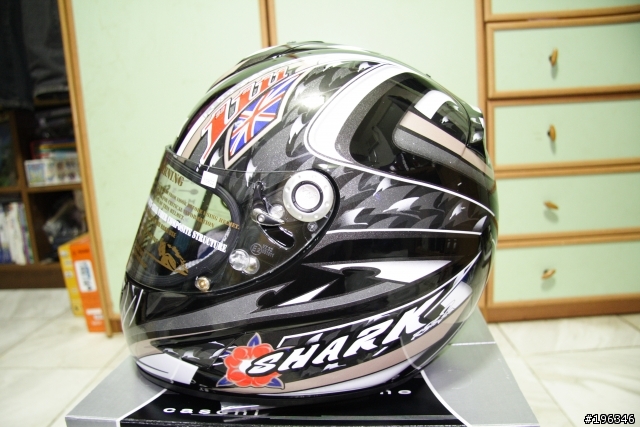 [入手文]不專業開箱SHARK RSR2 安全帽 和 dainese 防摔衣0.0!~