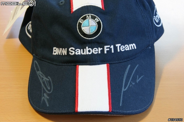 ［分享］BMW Sauber F1 車手 Nick Heidfeld and Robert Kubica 親筆簽名帽