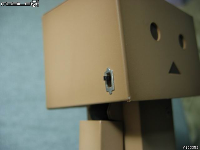 [分享]以金錢作為能源的紙箱機器人-阿楞