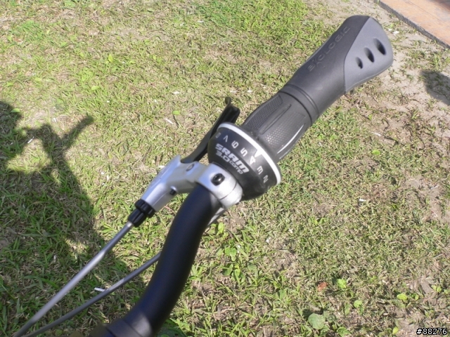 [分享]我家的小白豬與小黑皮 - Dahon 亮光白 Speed D7(改D18) & 消光黑 Speed P8