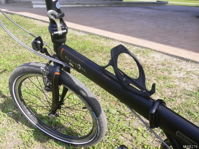 [分享]我家的小白豬與小黑皮 - Dahon 亮光白 Speed D7(改D18) & 消光黑 Speed P8