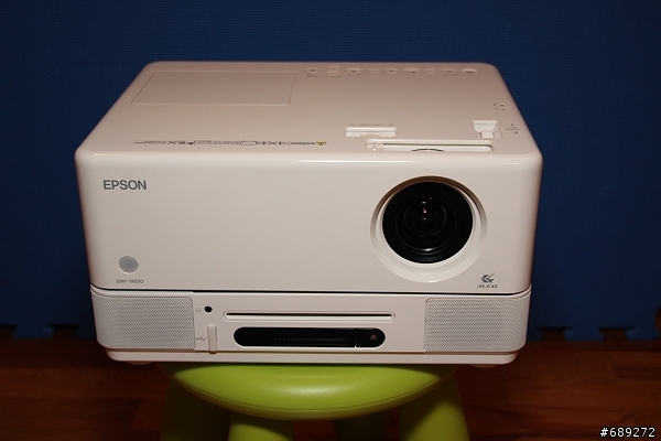 可以180度旋轉的"很簡單"投影機－EPSON EMP-TWD10 開箱文