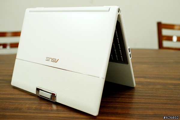 白色魅力 ASUS F8P 入手啦!!!