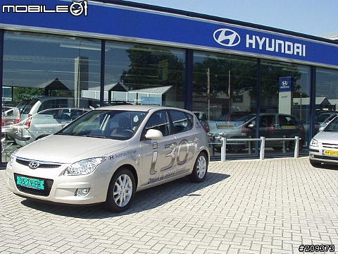 Hyundai i30 月光藍，香檳金，鋼鐵灰 你喜歡哪一個呢？(訂下鋼鐵灰了，謝謝大家的投票）