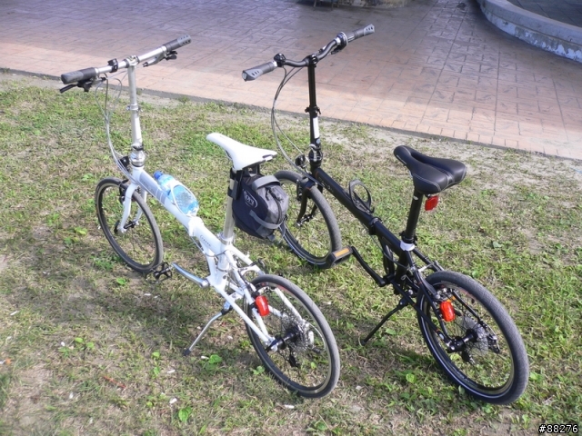 [分享]我家的小白豬與小黑皮 - Dahon 亮光白 Speed D7(改D18) & 消光黑 Speed P8
