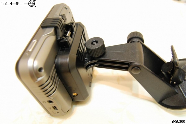 【分享】飛來訊 NaTV-750 汽車導航+數位電視【開箱文】