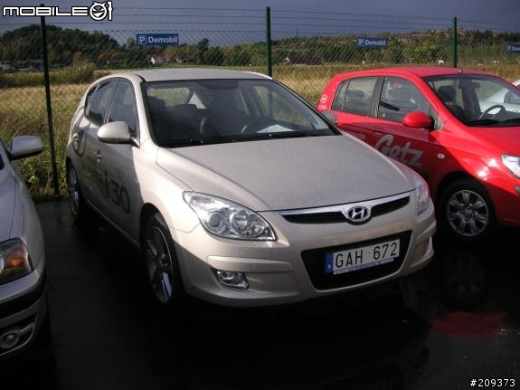 Hyundai i30 月光藍，香檳金，鋼鐵灰 你喜歡哪一個呢？(訂下鋼鐵灰了，謝謝大家的投票）