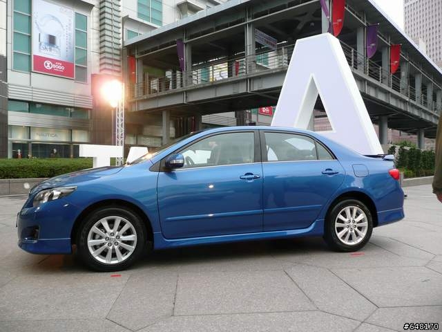 [分享]十代All New Corolla ALTIS  Z版(在藝樹光廊拍的)圖多