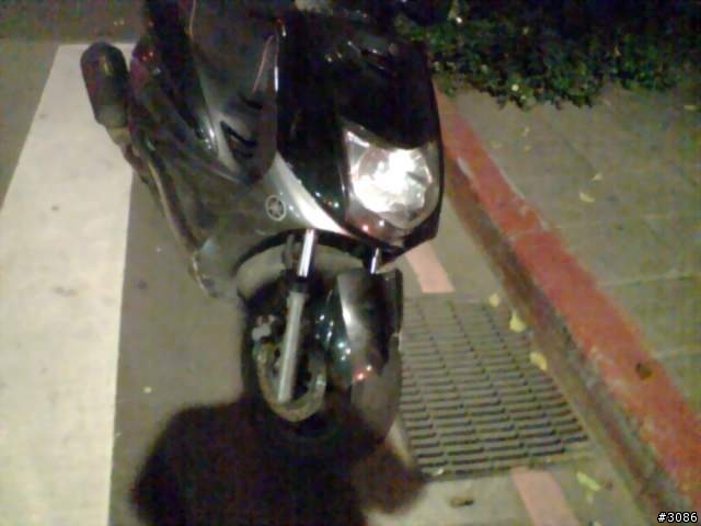 昨晚出車禍了...剛裝不到一個月的前叉就這麼壞了(附圖)