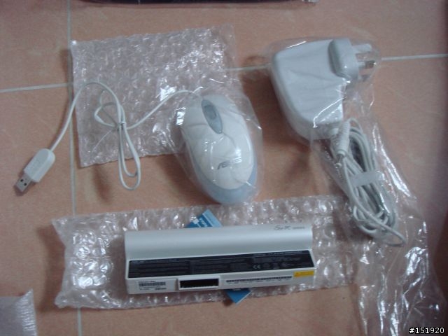 香港行貨Eee PC小白8G開箱<更新>已灌xp在8gb ssd 中