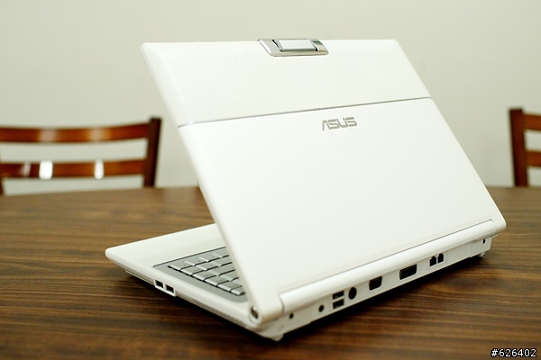 白色魅力 ASUS F8P 入手啦!!!