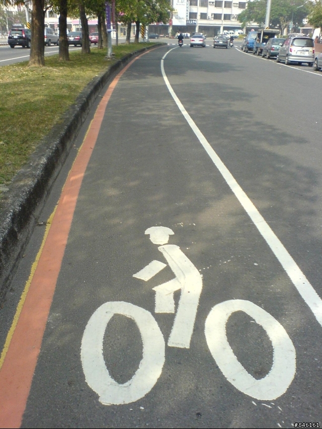 哪裡還有這種自行車道阿？