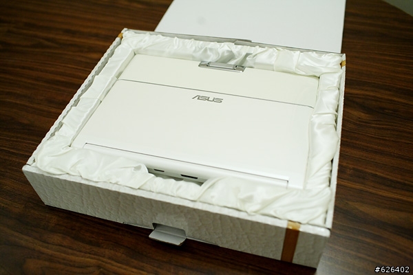 白色魅力 ASUS F8P 入手啦!!!