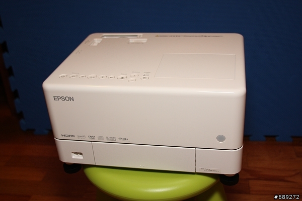 可以180度旋轉的"很簡單"投影機－EPSON EMP-TWD10 開箱文